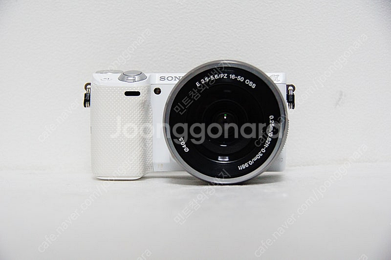 소니 NEX-5T 화이트 8,692컷 팝니다.--1