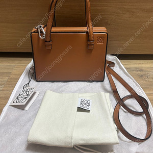 (정품) LOEWE 로에베 포스탈백 스몰 탄