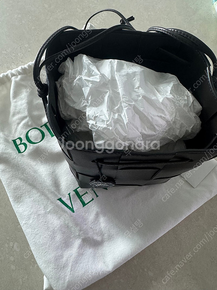 (새상품) 보테가베네타 버킷백 스몰 폰덴테--1