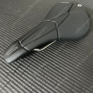 프롤로그 m5 스크래치 안장 판매합니다