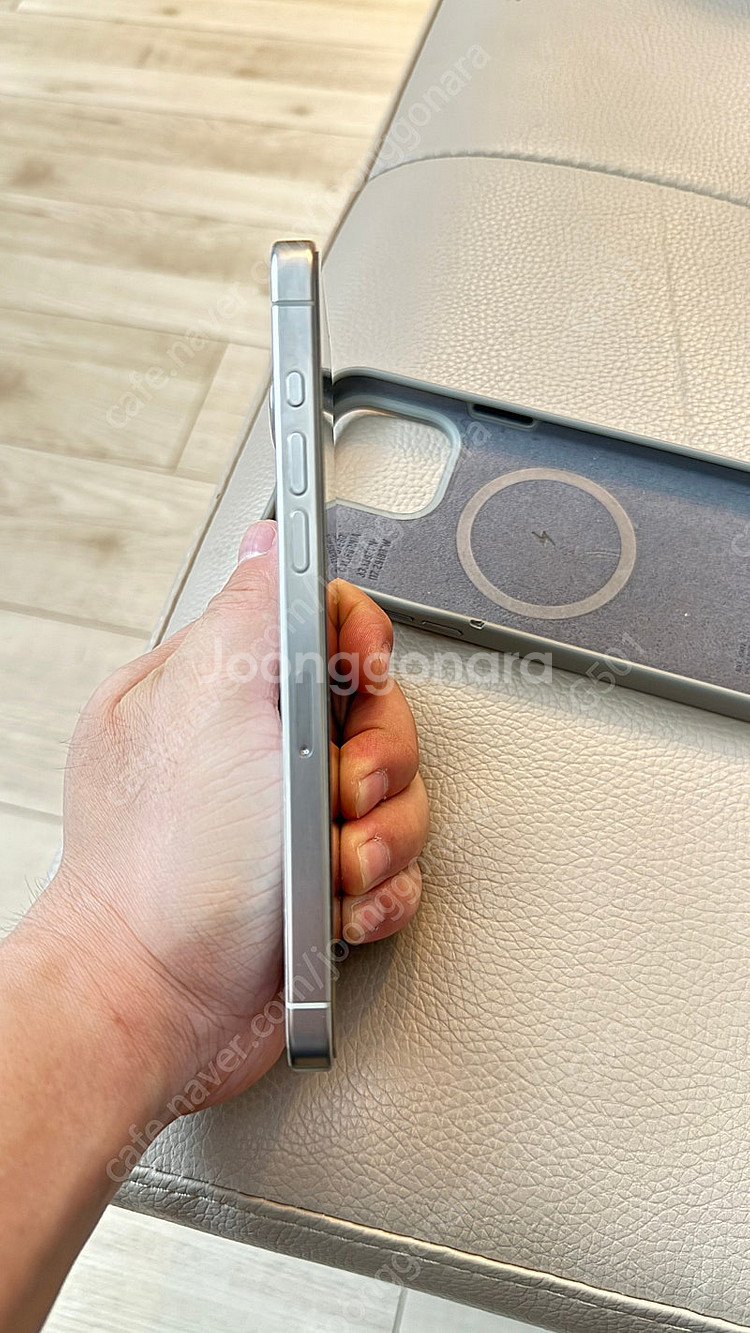 아이폰 15프로맥스 256기가 화이트 팝니다--1