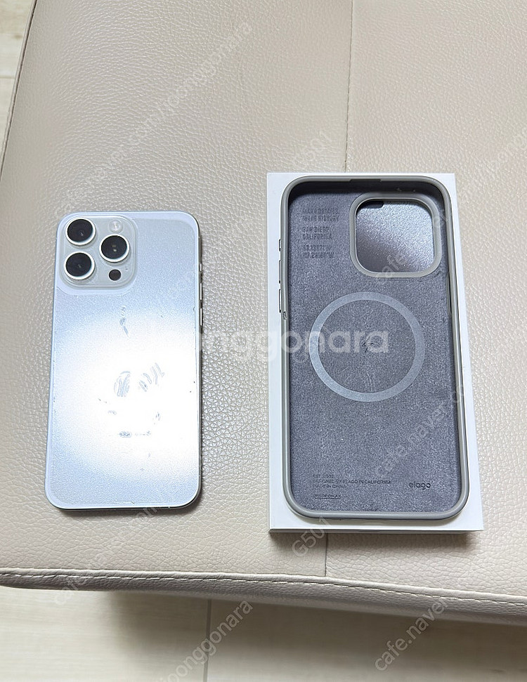 아이폰 15프로맥스 256기가 화이트 팝니다--6