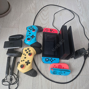 닌텐도 스위치 본체 + 컨트롤러 2개