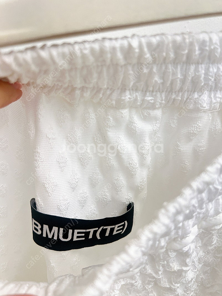 비뮈에트 BMUETTE 컷팅 라인 디테일 볼륨 화이트 스커트 S--7