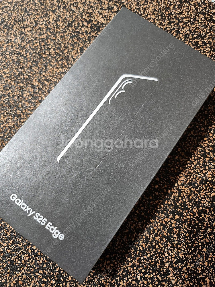 갤럭시s25 실버색상 512g 자급제 판매합니다.--1