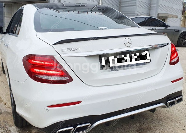 벤츠 AMG 리어 카본스포일러 팝니다. W213, W2...--2