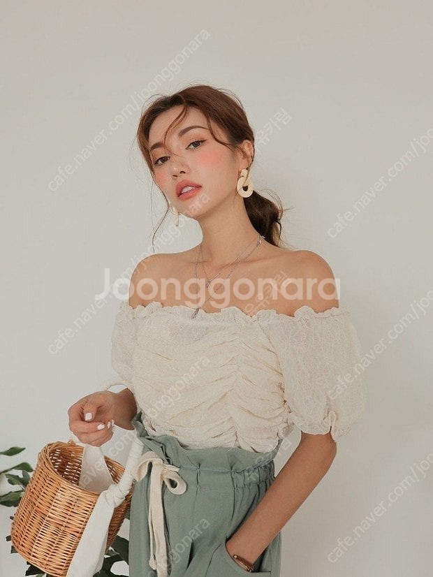 스타일난다 오프숄더 블라우스--0