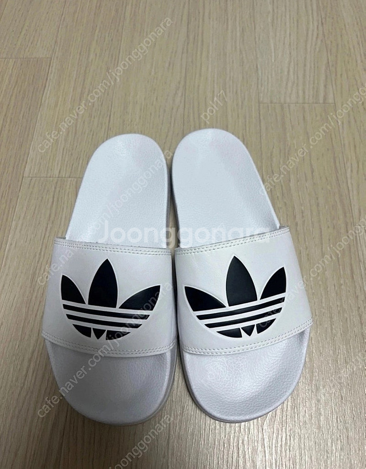 아디다스 아딜렛라이트 슬리퍼 팝니다. (실내에서만 사용) 255사이즈--1