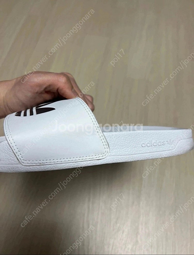 아디다스 아딜렛라이트 슬리퍼 팝니다. (실내에서만 사용) 255사이즈--2