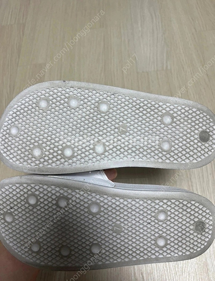 아디다스 아딜렛라이트 슬리퍼 팝니다. (실내에서만 사용) 255사이즈--3