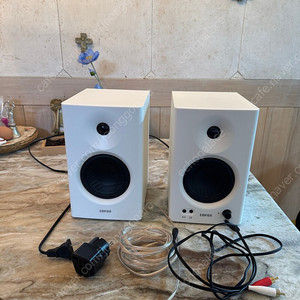 Edifier MR4 화이트