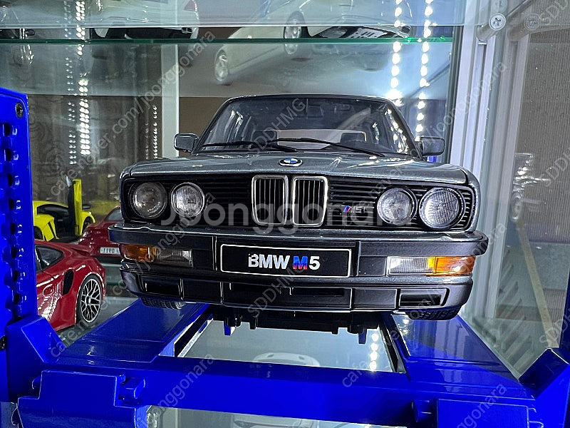 오토아트 1/18 BMW M5 판매합니다.--1