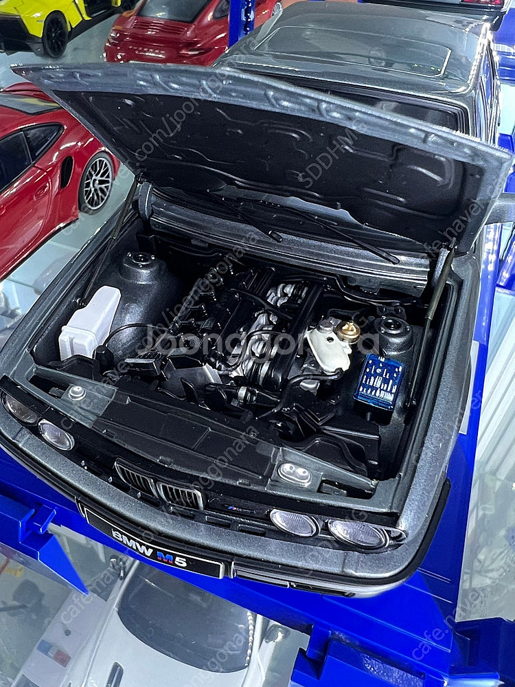 오토아트 1/18 BMW M5 판매합니다.--2
