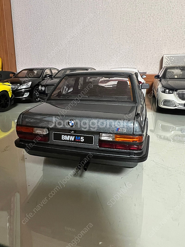 오토아트 1/18 BMW M5 판매합니다.--5