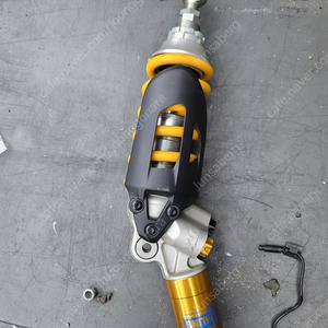 두카티 파니갈레 V2용 올린즈 리어쇽