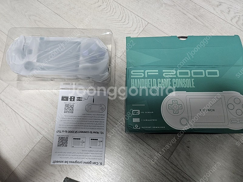SF2000 휴대용 게임기 새제품입니다.--0
