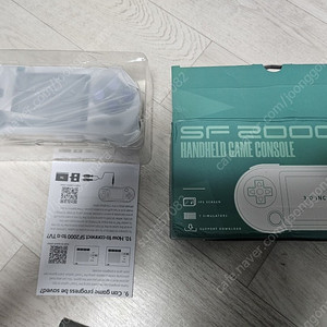SF2000 휴대용 게임기 새제품입니다.