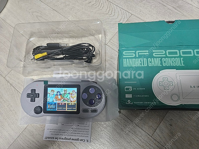 SF2000 휴대용 게임기 새제품입니다.--1