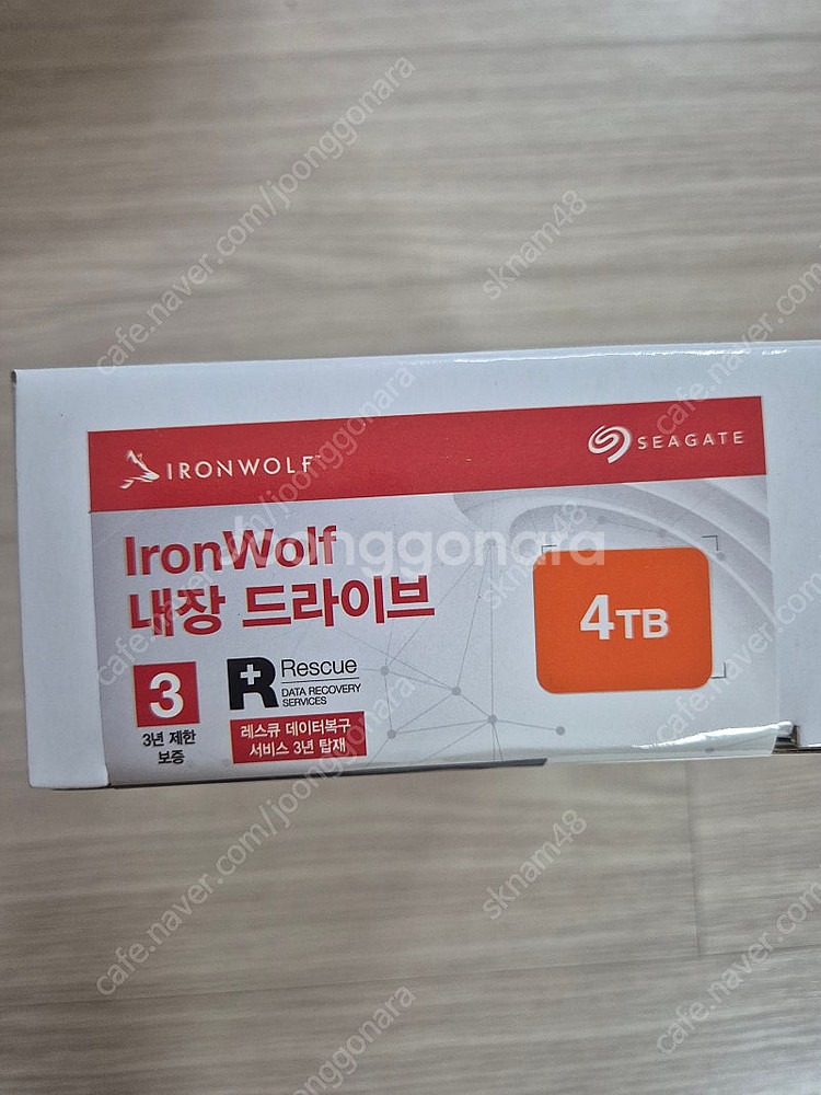 씨게이트 아이언울프 4테라 5400rpm 팝니다. (미개봉)--1