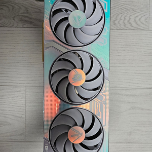 부산) COLORFUL iGAME 지포스 RTX 4070 Ti Ultra OC D6X 12GB White 그래픽카드 팝니다.