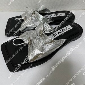 에이이에 Edna String Slides / METALLIC SILVER 240