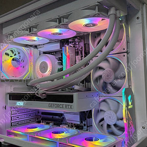 화이트 고사양 게이밍본체 급처분 RTX5080 라이젠 7900X 삼성980 2TB 램48GB 6800mhz