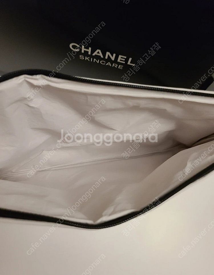 정품) 샤넬 화이트 파우치 (코스메틱)--3