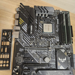 5800X3D,B550 tufplus,램32g 팝니다