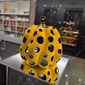 쿠사마 야요이 250개 에디션 호박 조각 판매합니다 Kusama Pumpkin