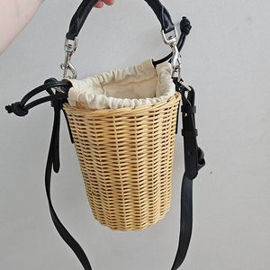 여름 라탄백
