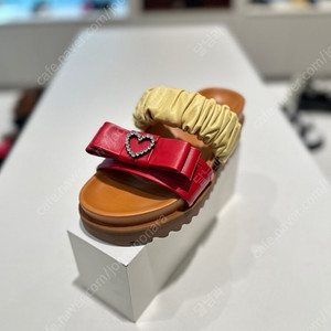 24년 슈콤마보니 샌들 슬리퍼