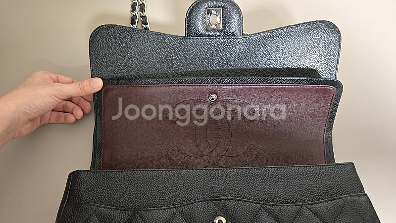 [샤넬] 클래식 캐비어 은장 라지(900만원)--4