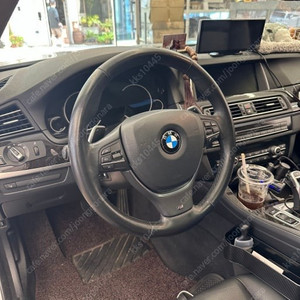 BMW f10 핸들 가죽 팝니다.
