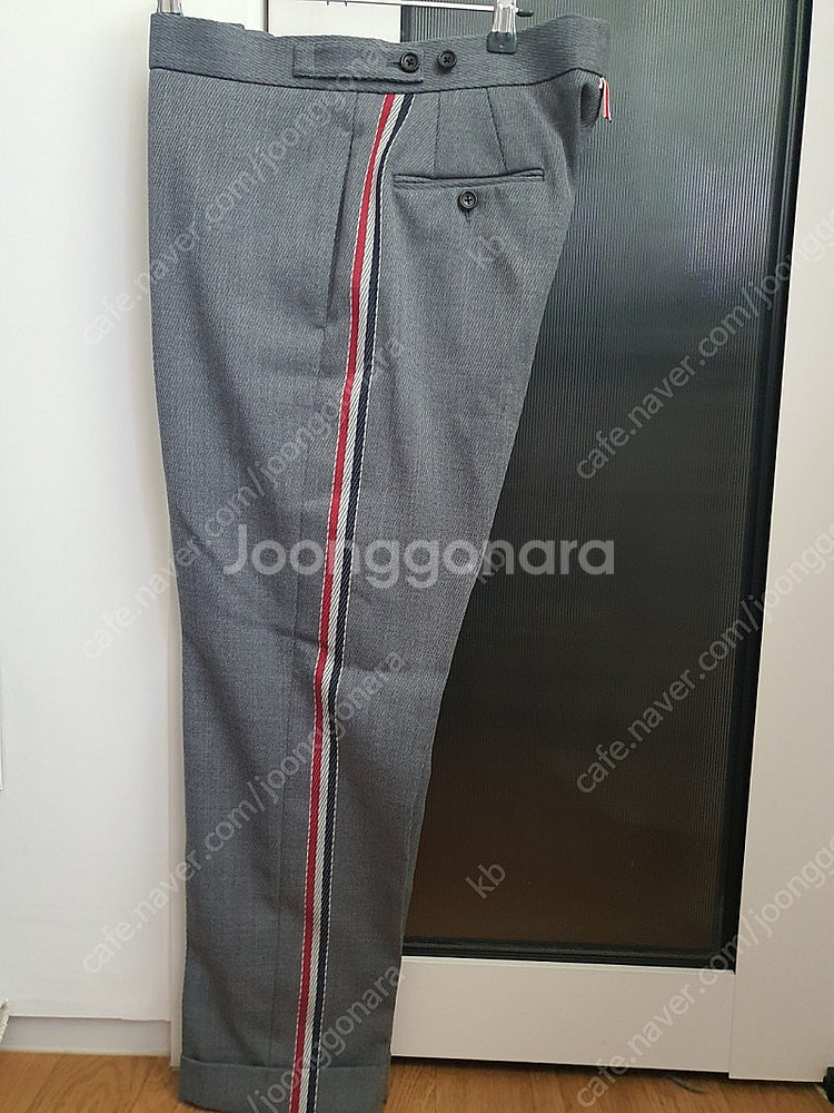 톰브라운 남성 모 팬츠 판매합니다!--0