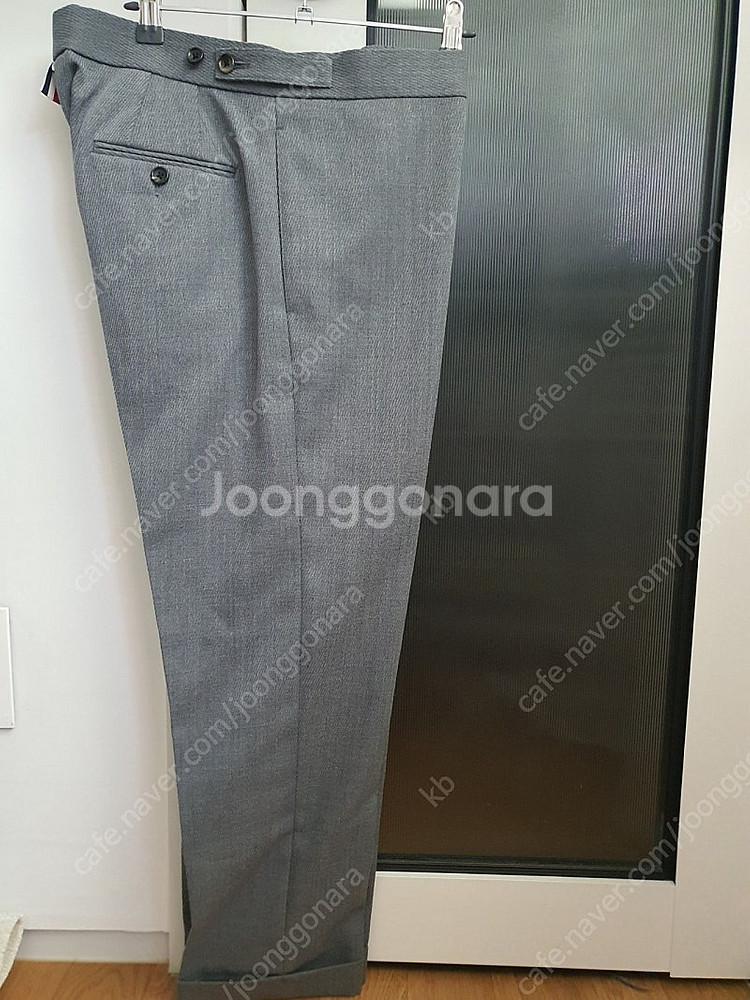 톰브라운 남성 모 팬츠 판매합니다!--1