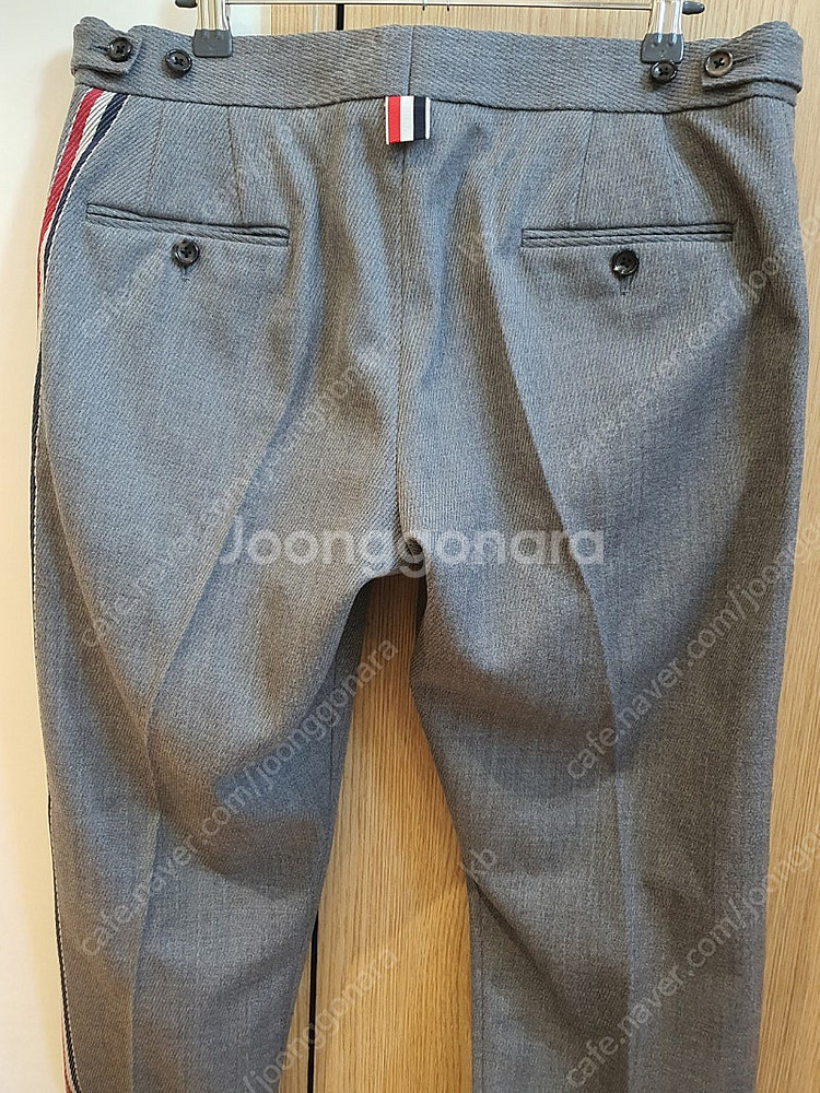 톰브라운 남성 모 팬츠 판매합니다!--3
