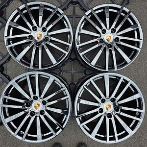 신형 포르쉐 파나메라4S GTS 20인치 정품 블랙크롬 휠세트 팔아요
