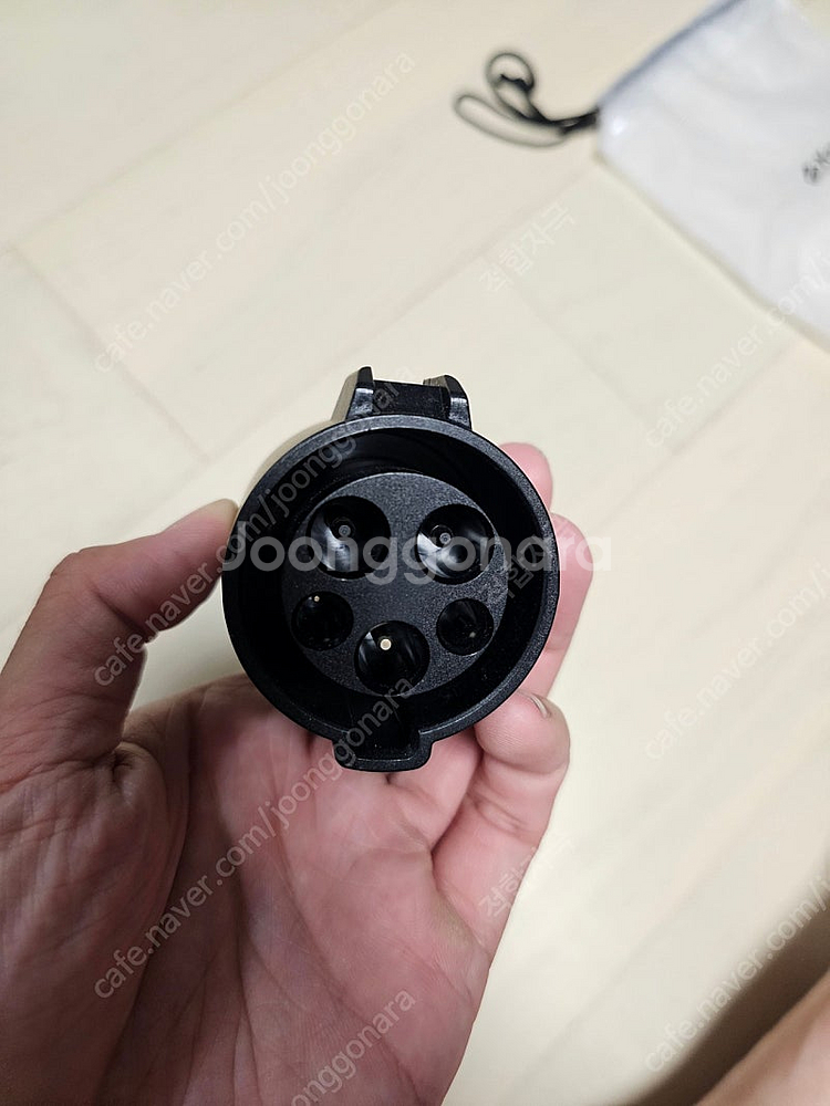 테슬라 완속 충전어댑터 j1772 정품 팝니다--1