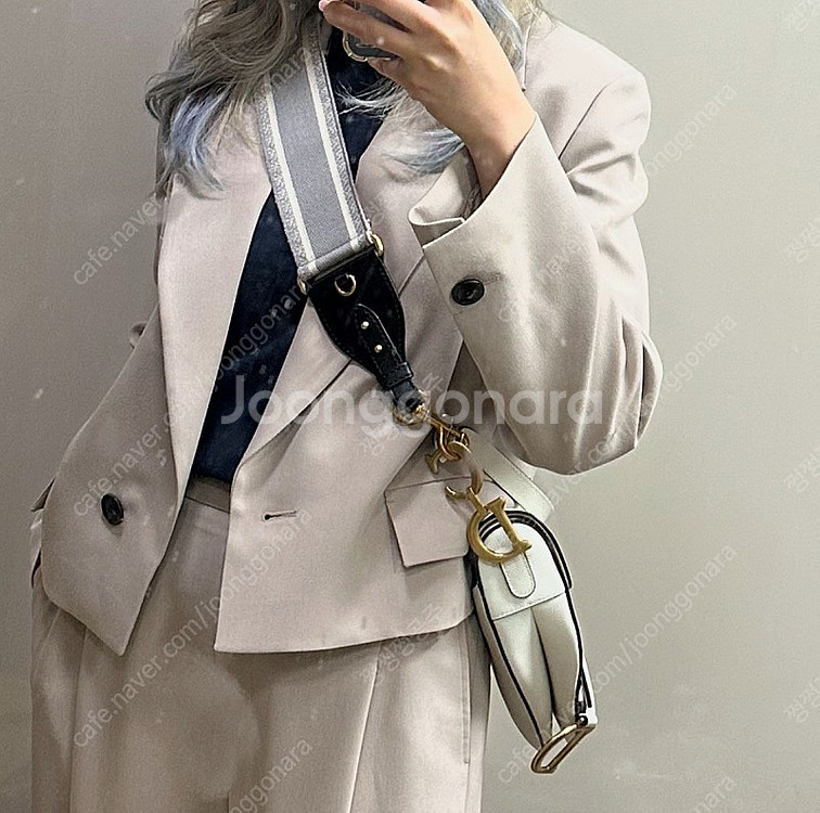 디올 새들백 라떼 미듐 스트랩포함--0