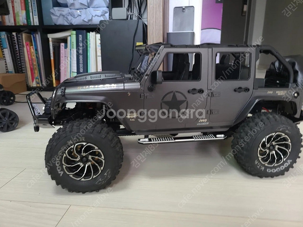 trx4 루비콘 튜닝RC카 판매합니다.+조종기.배터리--6