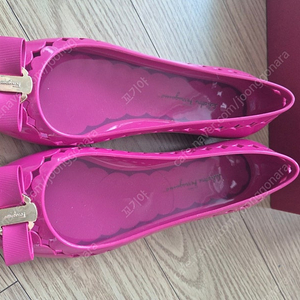 페라가모 젤리슈즈 7사이즈