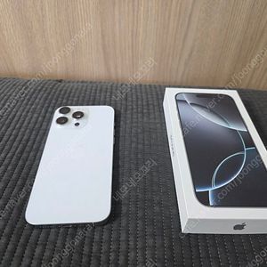 아이폰 16프로맥스 256 기가 화이트티타늄 자급제