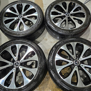 w213 벤츠e클래스 익스클루시브 18인치 휠타이어 판매합니다