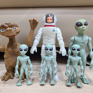 고전 피규어 6개 모음 일괄 판매 (E.T 이티 + 로스웰 외계인 피규어 외)