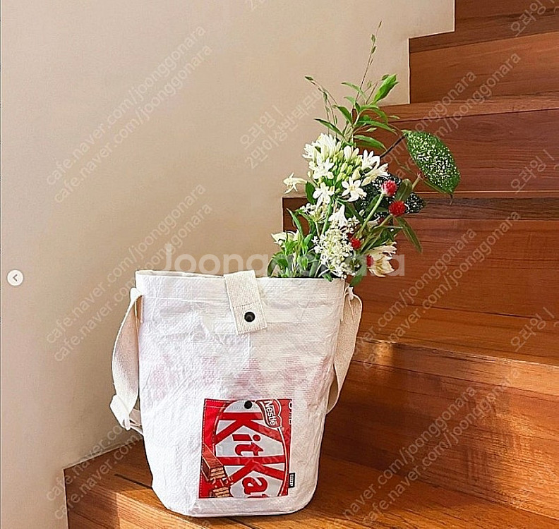 킷캣X큐클리프 콜라보 한정판 업사이클링 에코백 미개봉새...--0