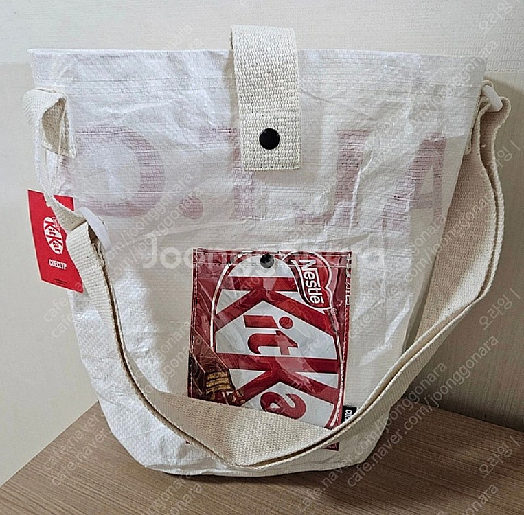 킷캣X큐클리프 콜라보 한정판 업사이클링 에코백 미개봉새...--1
