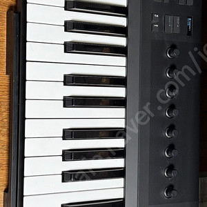 NI kontrol A61 마스터키보드 판매합니다