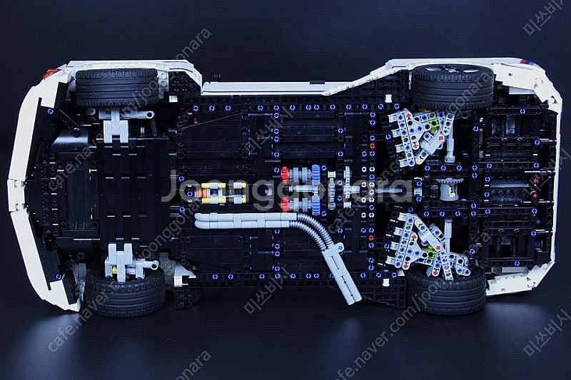 레고테크닉 1:8 BMW 3.0 CSL IMSA 197...--2