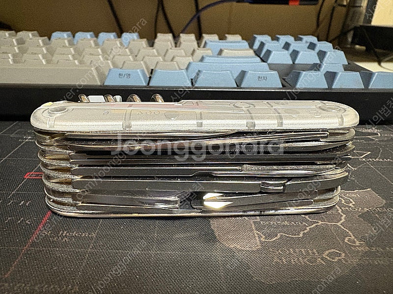 빅토리녹스 스위스챔프 실버텍 91mm--1
