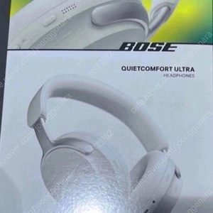 (서울) 화이트 // 미개봉 BOSE 보스 QC 울트라 헤드폰 팔아요.